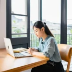 번역사 자격증 시험을 위한 시간 배분 - **Image Prompt: Strategic Study Planner**
A focused East Asian female student, in her late 20s, ...